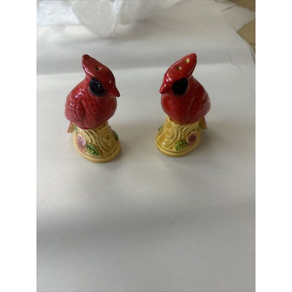 Cardinal Salt & Pepper Shakers Ceramic Red Bird Cardinal on Stump Alabama - Picture 1 of 5